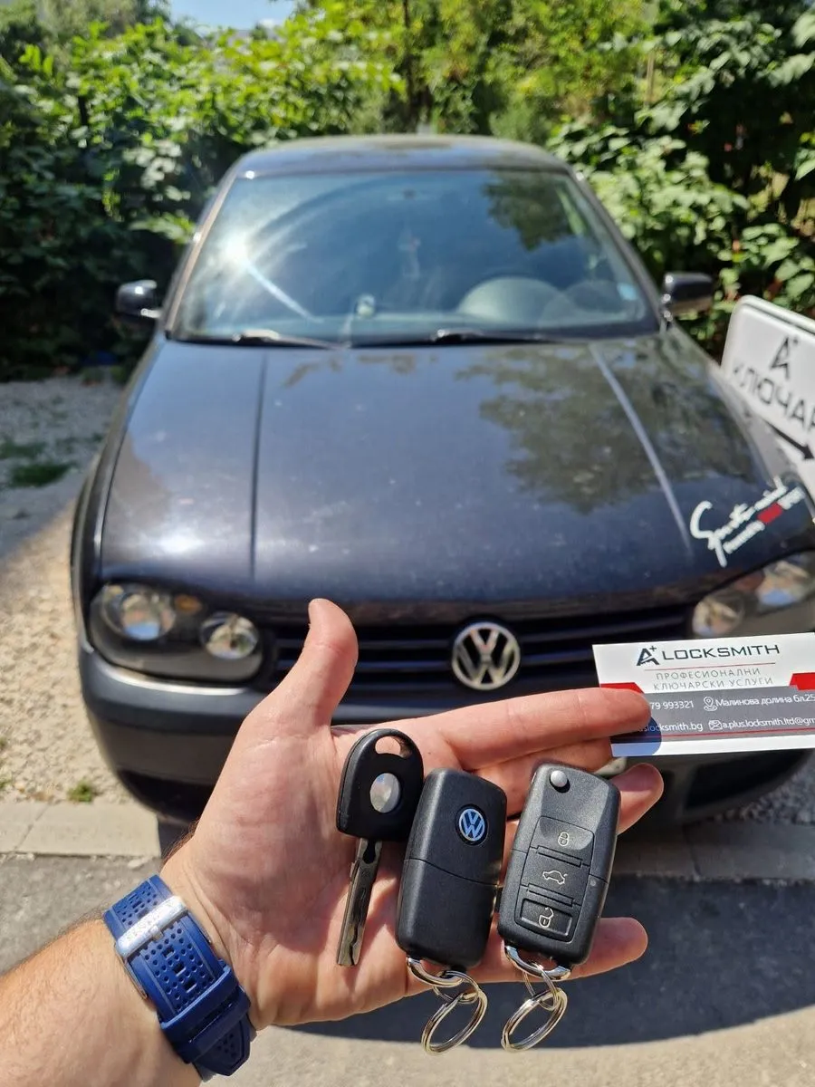 Два нови сгъваеми ключа и допълнителен модул за дистанционно на VW Golf IV